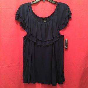 Cute on or off shoulder navy top